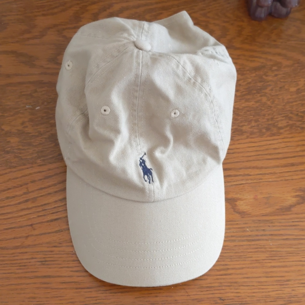 Beige polo hat